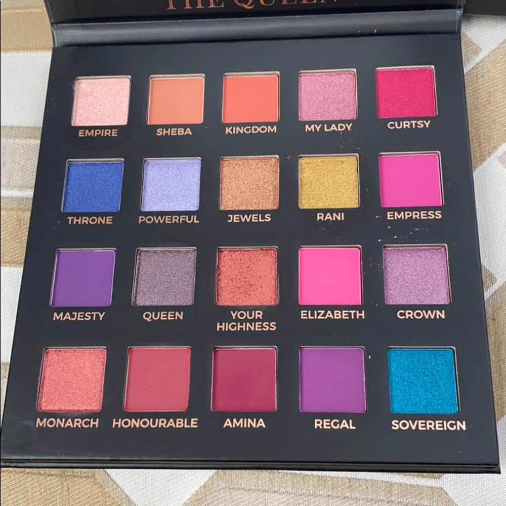 Eloise “the queen” palette